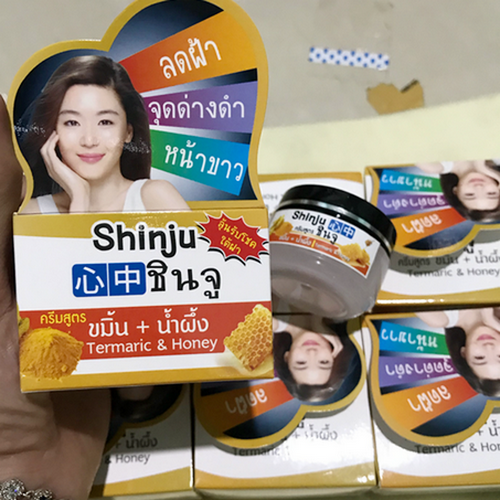 Kem Đặc Trị Nám Chiết Xuất Từ Bột Nghệ Và Mật Ong Shinju Thái Lan