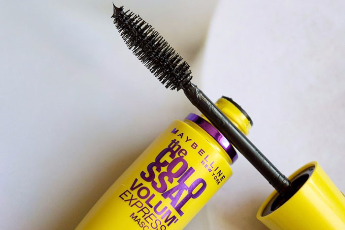Mascara Maybelline New York The Colossal Volum Express Trang Điểm Đôi Mắt-1