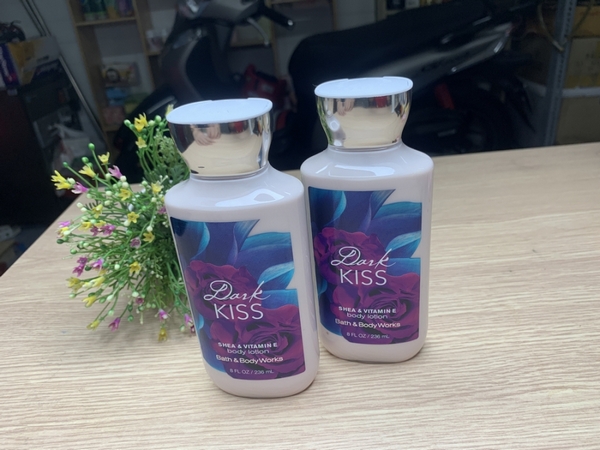 Sữa Dưỡng Thể Bath And Body Works Dark Kiss Body Lotion-1