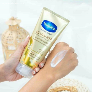 Sữa Dưỡng Thể Trắng Da Vaseline Gluta Hya 330ml - Bí Quyết Cho Làn Da Sáng Mịn, Rạng Ngời